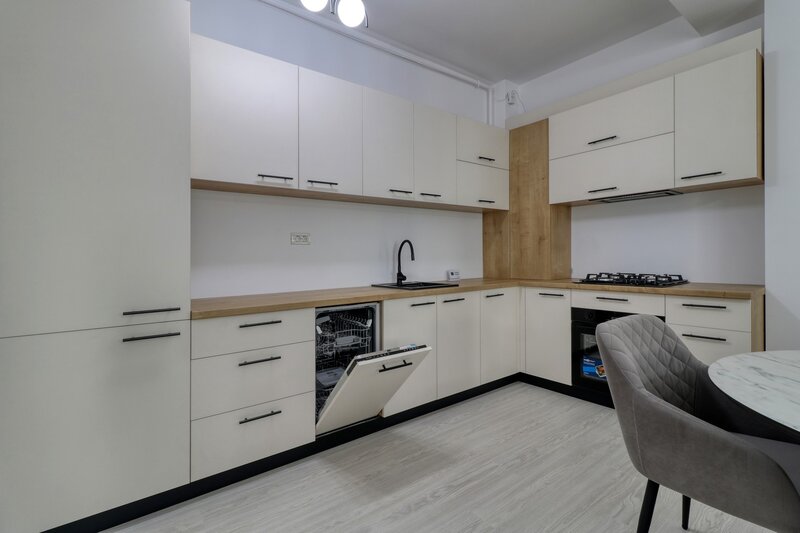 Decebal, Alba Iulia, 2 camere, premium, parcare, prima inchiriere